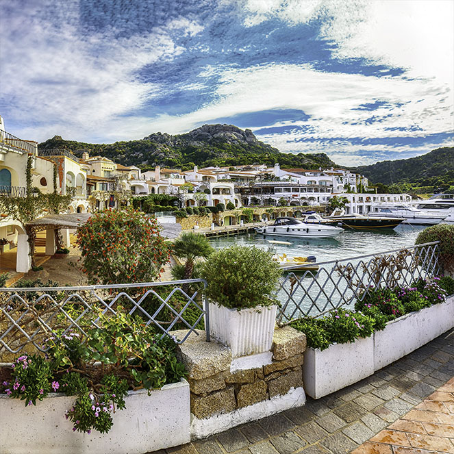 Backpacker Couple Travel Adventure Happiness Concept